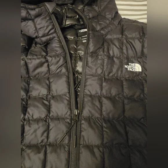 The North Face Black Quilted Hooded Coat - Picture 2 of 11